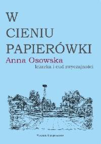 W CIENIU PAPIERÓWKI - Anna Osowska