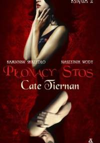 Płonący stos. Księga 2: Kamienne skrzydło. Naszyjnik wody - Cate Tiernan