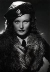 Irena Renata Anders w prasie i na scenie - Matthew Kielanowski