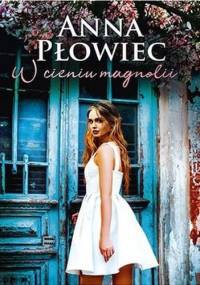 W cieniu magnolii - Anna Płowiec